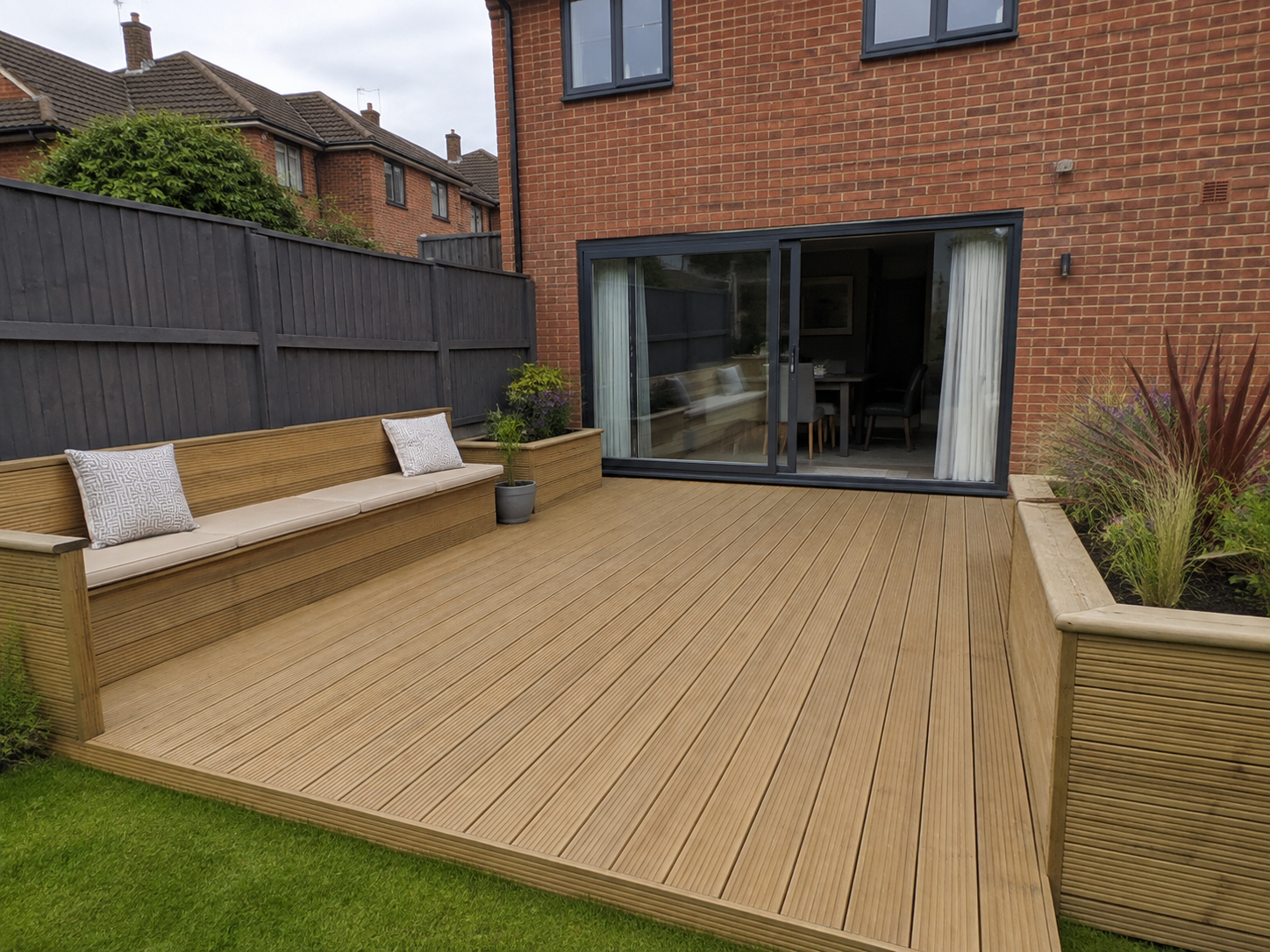 Garden screens and privacy panels